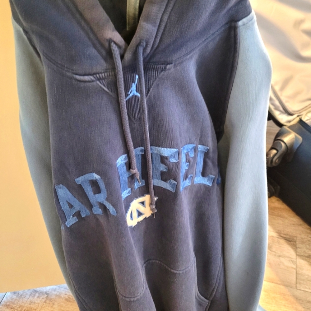 Jordan UNC Tar Heels Blue Sweatshirt Size M